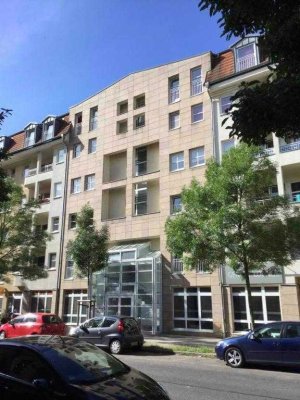 Sanierte 2-Raum-Wohnung im Dachgeschoss mit Balkon und Aufzug!