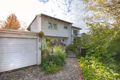 Großzügige und sonnige DHH mit ansprechender Architektur in sehr guter und ruhiger Waldrandlage