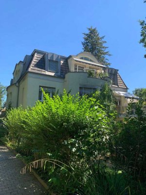 Exklusive Penthouse-Wohnung mit drei Balkonen in Bestlage Dambach und direktem Aufzug in die Wohnung