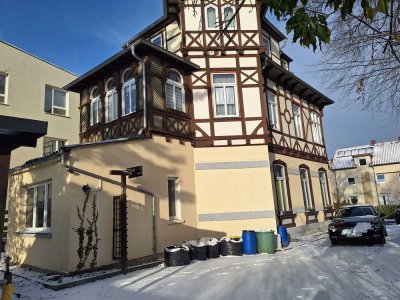 Teilsanierte 3 WE Villa mit Zufahrt, Balkon, Garten, Carport und Stellplätzen in Mühlhausen!