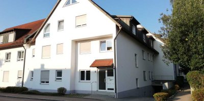 Gepflegte EG-Wohnung mit zweieinhalb Zimmern sowie Balkon und Einbauküche in Neu-Ulm/Pfuhl
