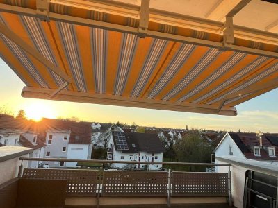 Traumhafte DG-Maisonettewohnung mit Balkon, Aufzug, Einzelgarage  und Aussicht!