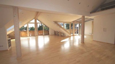 Großzügig geschnittene 3 Zimmer-Wohnung mit Dachterrasse und Garage
