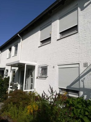 Modernisiertes Reihenhaus mit 4 Zimmern, Garage und Einbauküche bezugsfrei ab 01.09.2025