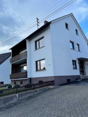 Modernisiertes Einfamilienhaus mit sechs Zimmern, zwei Bädern und Einbauküche in Niedersayn,