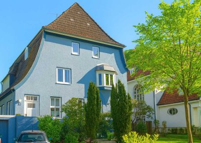 Exklusive 6-Zimmer-Villa-Maisonette mit Balkon, Gartenblick & Altbaucharme