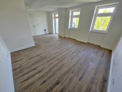 ERSTBEZUG nach Sanierung 
Hervorragende 2,5- Zimmerwohnung inkl Balkon+Fußbodenheizung+Bad mit Wann