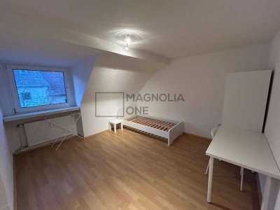 Frauen WG/ Woman only! Möblierte WG Zimmer unweit der Uniklinik in bester Essener Lage!