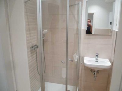 Geschmackvolle 2-Zimmer-Hochparterre-Wohnung mit lux. Innenausstattung mit Balkon und neuer  EBK