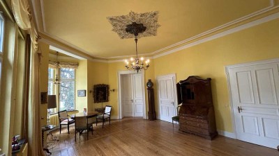 Stilvolle, imposante Villa in Ruhiglage des Musikerviertels