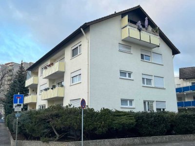 Gut geschnittene 3-Zi.-Wohnung mit Balkon in Obertshausen