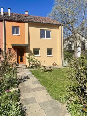 Schönes Haus mit sechs Zimmern und großem Garten in Stuttgart-Dürrlewang, guter Nahverkehrsanschluß
