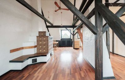 Schmuckstück und Raumwunder - Außergewöhnliche Dachgeschosswohnung mit Podestebene & viel Stauraum