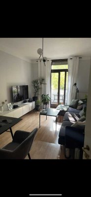 Helle 2-Zimmer-Altbauwohnung mit Balkon in Bornheim/Ostend