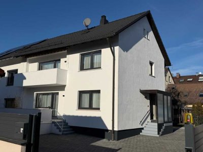Platz für die ganze Familie – moderne Doppelhaushälfte mit Garten und Terrasse in ruhiger Lage