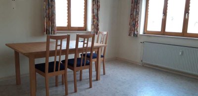 Schöne und sanierte 3-Raum-Wohnung mit EBK in Kelheim