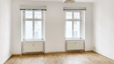 Helle Wohnung mit Einbauküche & Tageslichtbad nah Bahnhof & Einkaufsstraße