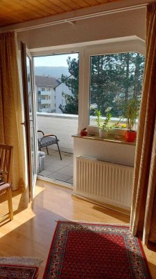 Seniorengerechte und helle 2 Zimmer DG Wohnung