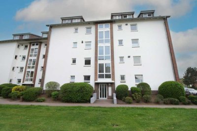 Gepflegte 3-Zimmer-Wohnung mit Balkon, Einbauküche, PKW-Stellplatz und Kellerraum