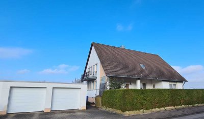 Geräumiges Zweifamilienhaus in sehr ruhiger Wohnlage - von privat