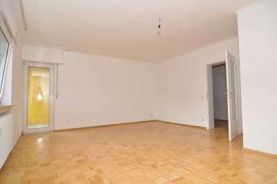 Erstbezug nach Renovierung    t 2-Zimmer-Küche-Bad mit 2 Balkonen