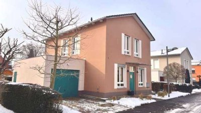Exklusives, zweigeschossiges Einfamilienhaus mit 5 Zimmern, Terrasse, Garage in TOP-Lage