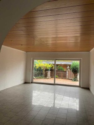 Charmanter Bungalow mit Souterrain, Terrasse & Top-Lage – nur 5 Min. ins Zentrum! �✨