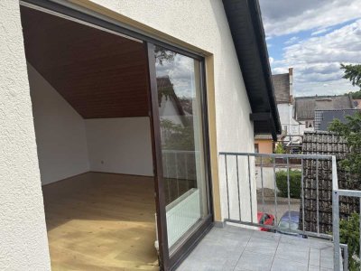 ** Gemütliche Dachgeschosswohnung mit sehr schönem Sonnenbalkon **