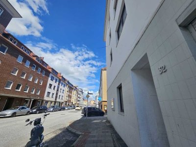 Zuhause ist: Moderne 2-Zimmer-Dachgeschosswohnung mit Einbauküche in Geestemünde - ideale Lage