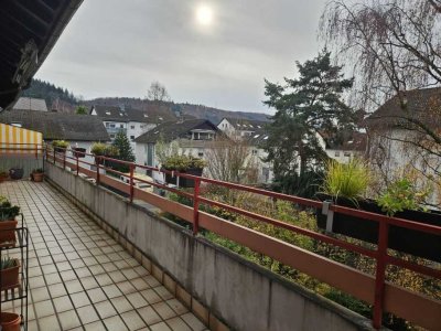 Wolfartsweier: schöne 5-Zi-Whg, 2. OG, Bad mit Wanne/Dusche, G-WC, 3 Balkone, voll unterkellert