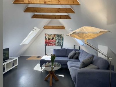 Möblierte, geschmackvolle 3-Raum-Wohnung mit Balkon und Einbauküche in Duisburg-Süd