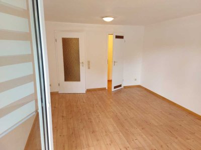 Erdgeschosswohnung mit einem Zimmer sowie Terasse und Pantryküche in Heidelberg Leimen