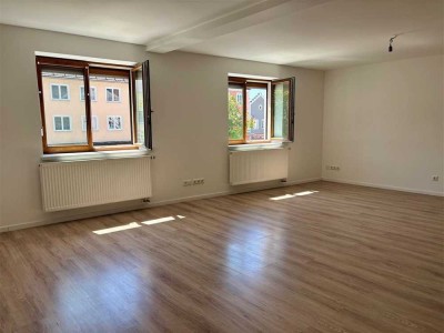 Attraktive 5-Zimmer-Wohnung auf 2 Ebenen in zentraler Lage in Aidenbach!