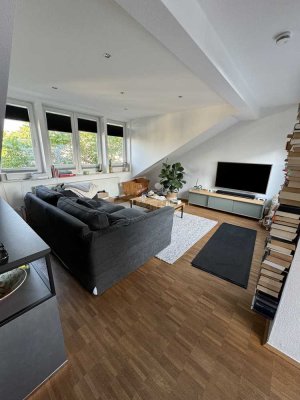 Hochwertige Dachgeschosswohnung mit Skylineblick im beliebten Frankfurter Nordend