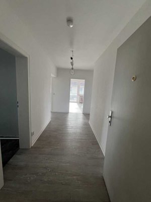 Neu renovierte 3-Zimmer-Wohnung mit 2 Balkone und EBK in Bad Pyrmont