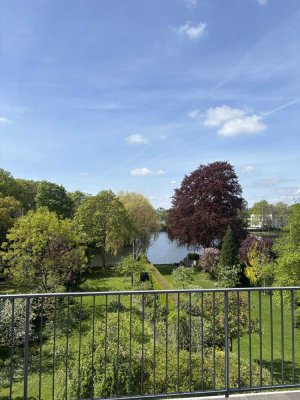 Stilvolle 3-Raum-Penthouse-Wohnung mit geh. Innenausstattung mit Balkon und EBK