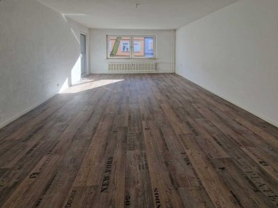 Schön geschnittene 2-Zimmer-Wohnung *mit Balkon* direkt am Deich!
