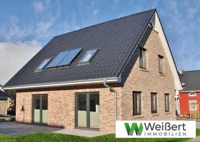 Neubau - Junges Wohnkonzept im klassischen EFH - Niedrigenergiehaus EH40 mit Wärmepumpe + PV