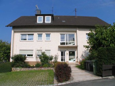 *MANNELLA* MITTEN DRIN! Gemütliche Dachgeschosswohnung in zentraler Lage von Seelscheid für 1-2 Pers