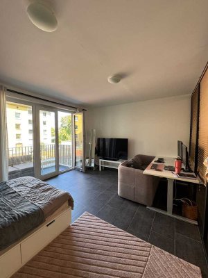 Stilvolle und neuwertige 1-Zimmer-Wohnung mit Balkon und Einbauküche in Bessungen