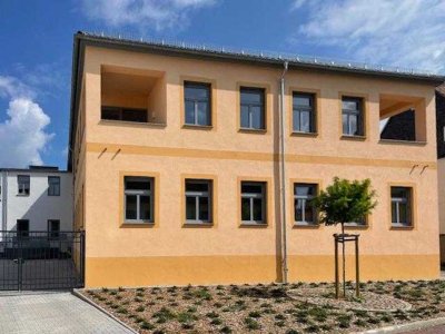 Altersgerechte und hochwertige 2-Zimmer-Wohnung mit Balkon, Einbauküche und ebenerdiger Dusche