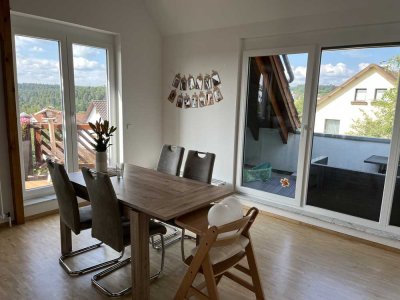 Geschmackvolle, sonnige, vollst. renovierte 5-Raum-Wohnung mit geh. Innenausstattung mit Balkonen