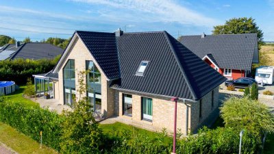 Wohn-Highlight mit Stil und viel Platz: modernes Einfamilienhaus nahe Nordsee und Husum.