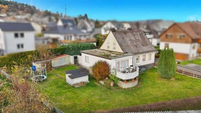 Einfamilienhaus mit Garten und Garage in Sinn OT