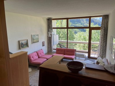 LOFTWOHNUNG mit GARAGE. Herrliche, unverbaubare Hanglage von Bad Gastein. Direkt oberhalb des Gasteiner Golfplatzes. Fantastische Aussicht, uneinsehbarer Balkon, exklusive Raumeinteilung über 2 Geschosse. 2. Wohnsitz.