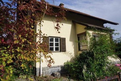 Wohnen am Pfarrgrund - älteres Einfamilienhaus mit kleinem Garten