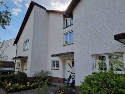 Großes Reihenhaus mit Garten, Keller, Tiefgarage und Einbauküche