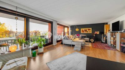 Top gepflegte Dachterrassenwohnung mit 2,5 Zimmern, Aufzug, Einbauküche und Tiefgarage
