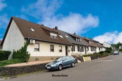 Einfamilien-Reihenhaus mit Carport