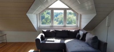 Helle 3-Zimmer-Dachgeschosswohnung mit Südloggia und Balkon in Stuttgart Möhringen – 78,4 m² Wfl.